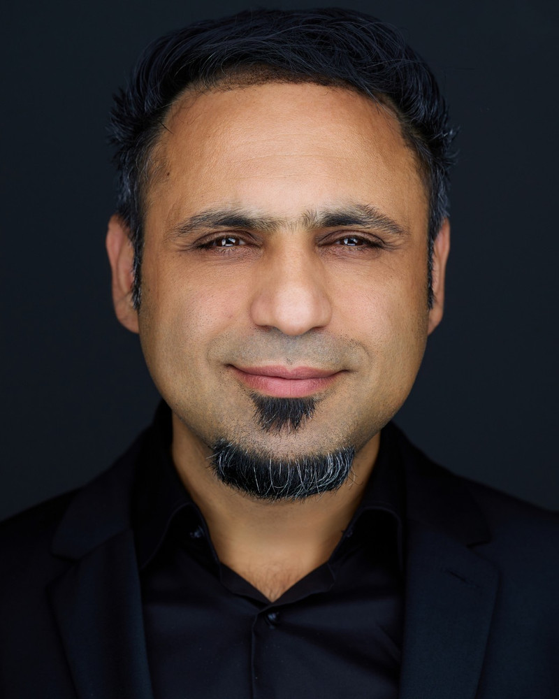Portret van Yashar Rahiminejad, oprichter van Tech Compliance